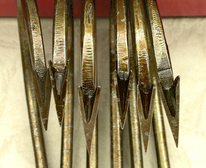 42j A selection of large, about 13/0 hook points with the bends lined up. Note the differences in length and shape.
